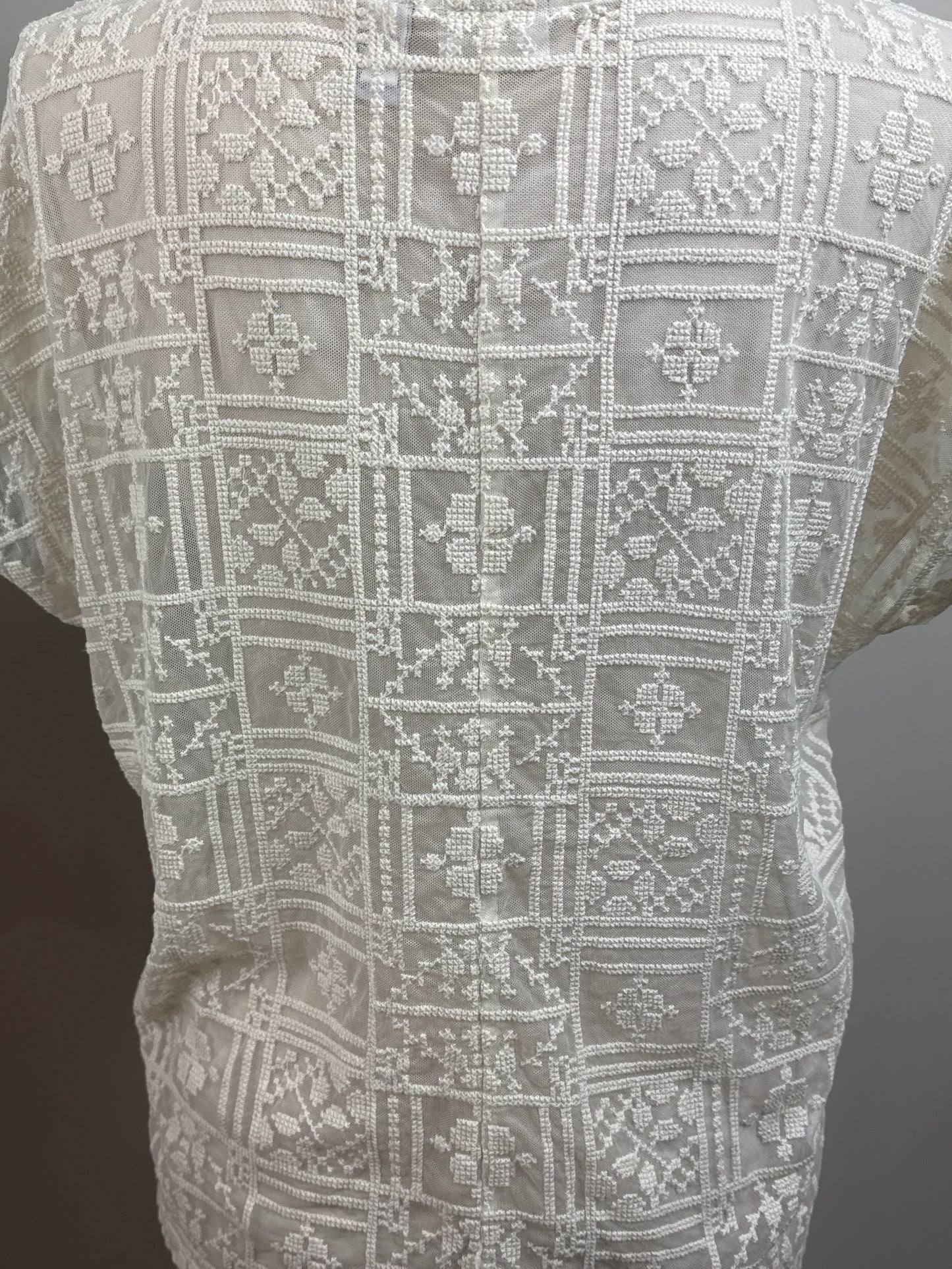 Size 3 Sheer Short Sleeve Blouse cream with a patter