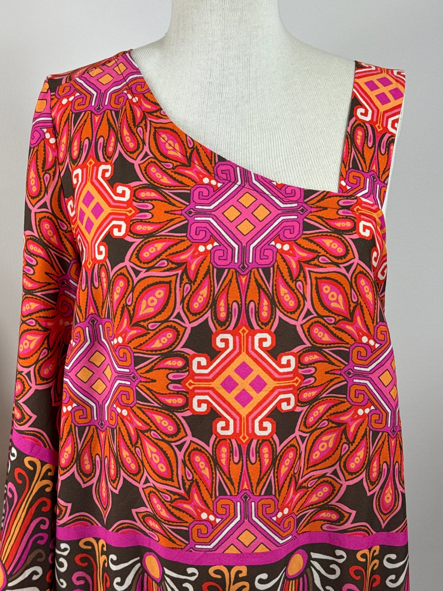 Size 1 open one shoulder blouse ties at waist