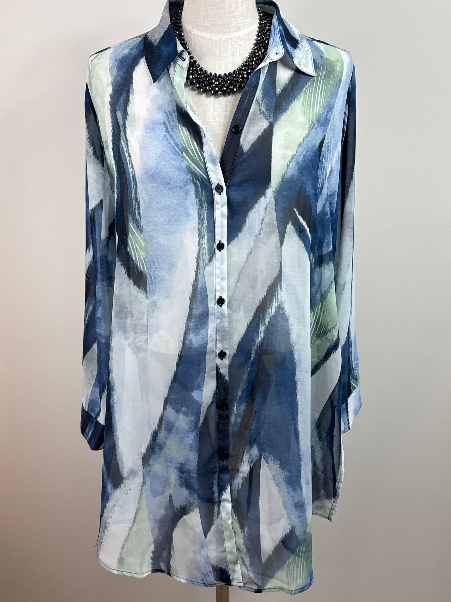 Size 1 100% Polyester button up long blouse