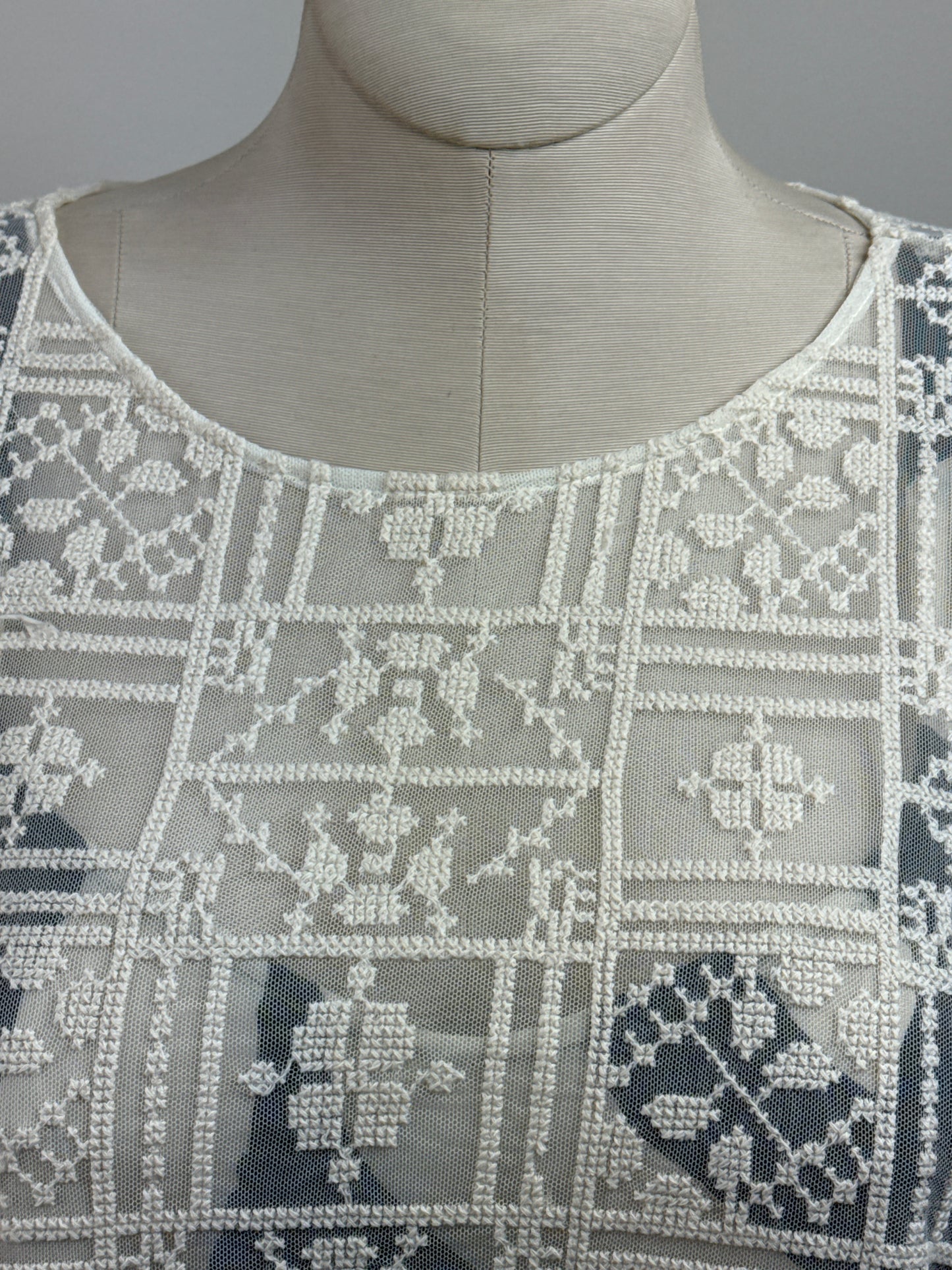 Size 3 Sheer Short Sleeve Blouse cream with a patter