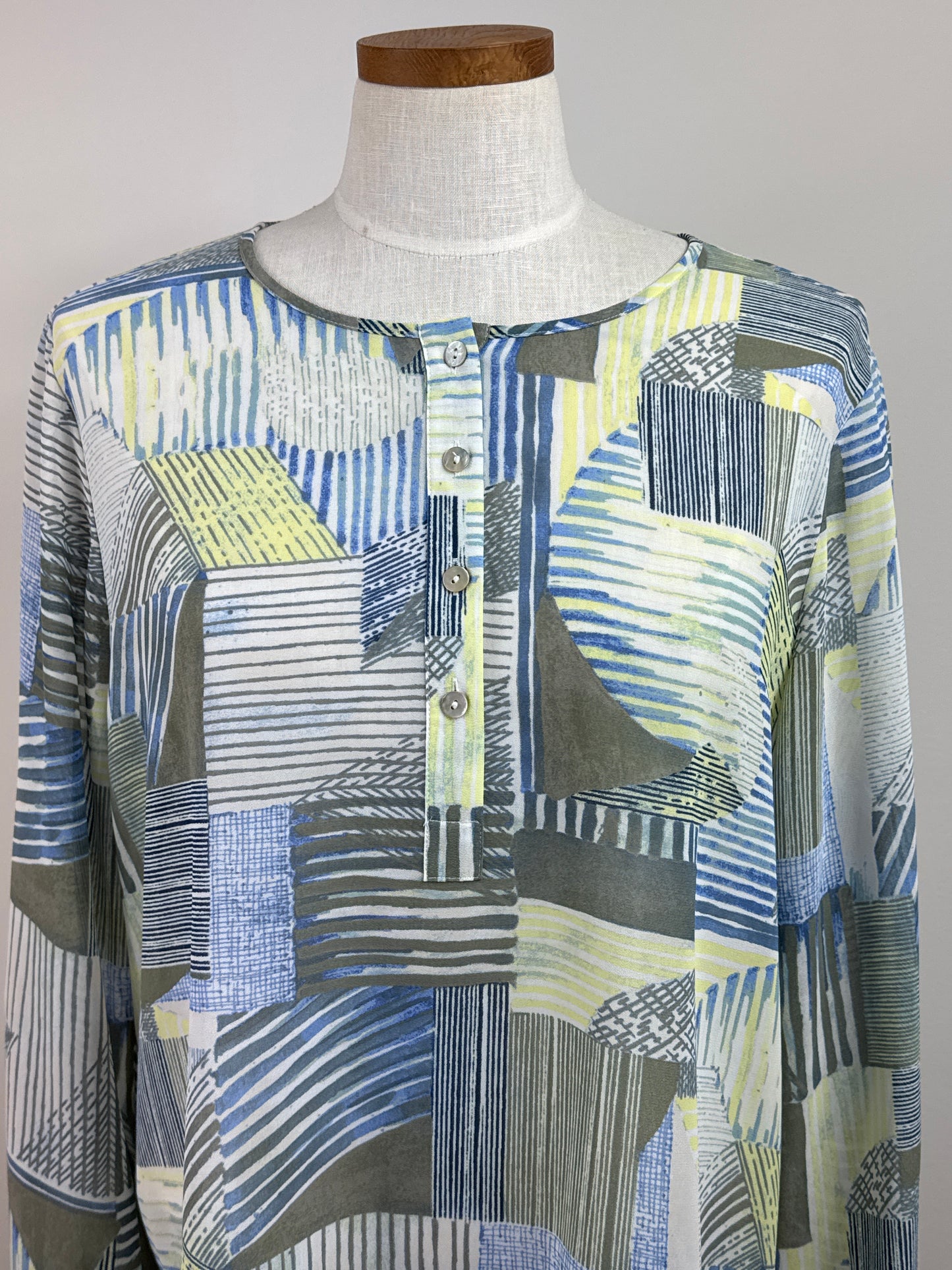 Size 2 100% Polyester long button up blouse