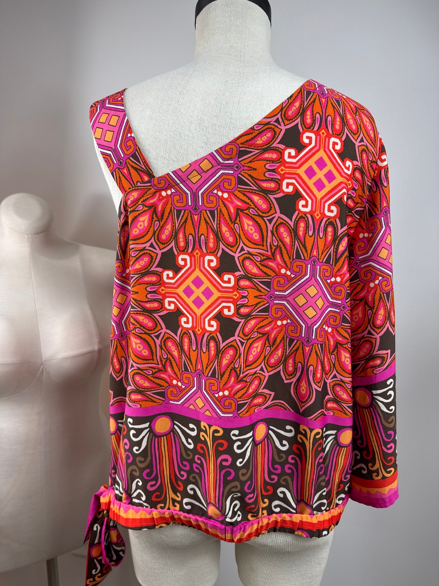 Size 1 open one shoulder blouse ties at waist