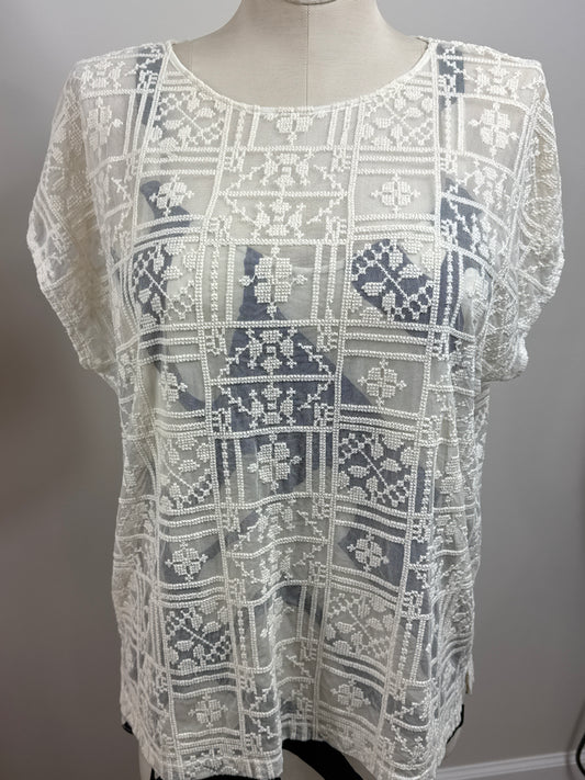 Size 3 Sheer Short Sleeve Blouse cream with a patter