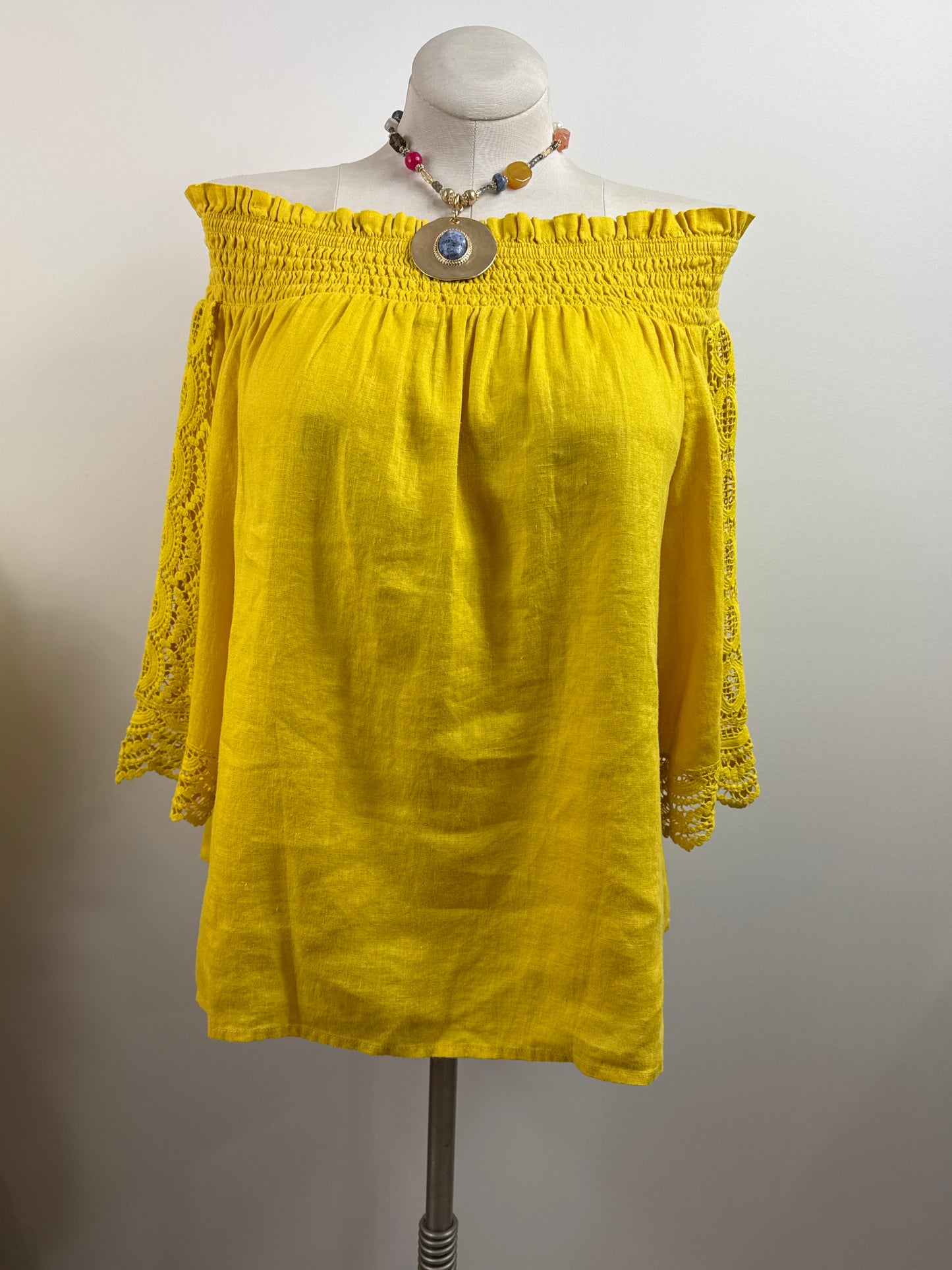 Size 2 NWTs Off-Shoulder Pineapple Yellow Fizz Blouse