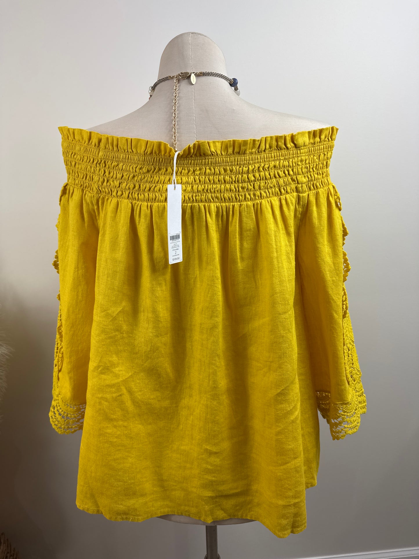 Size 2 NWTs Off-Shoulder Pineapple Yellow Fizz Blouse