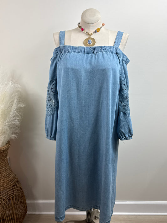 Size 4 NWTs Off Shoulder Denim Embroidery Dress