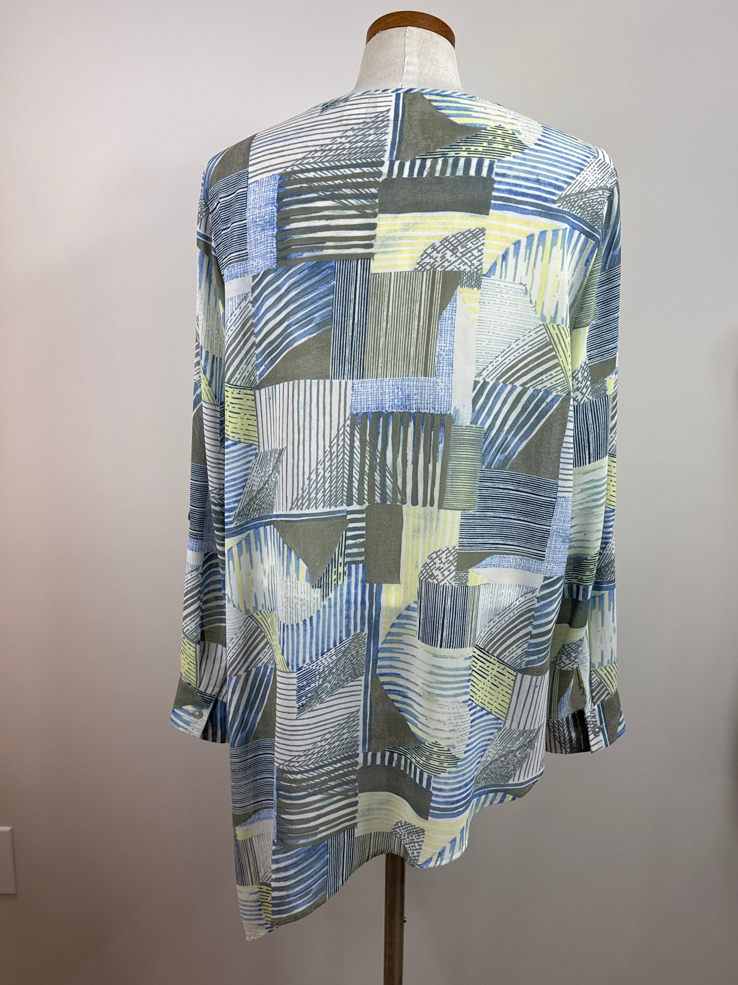 Size 2 100% Polyester long button up blouse