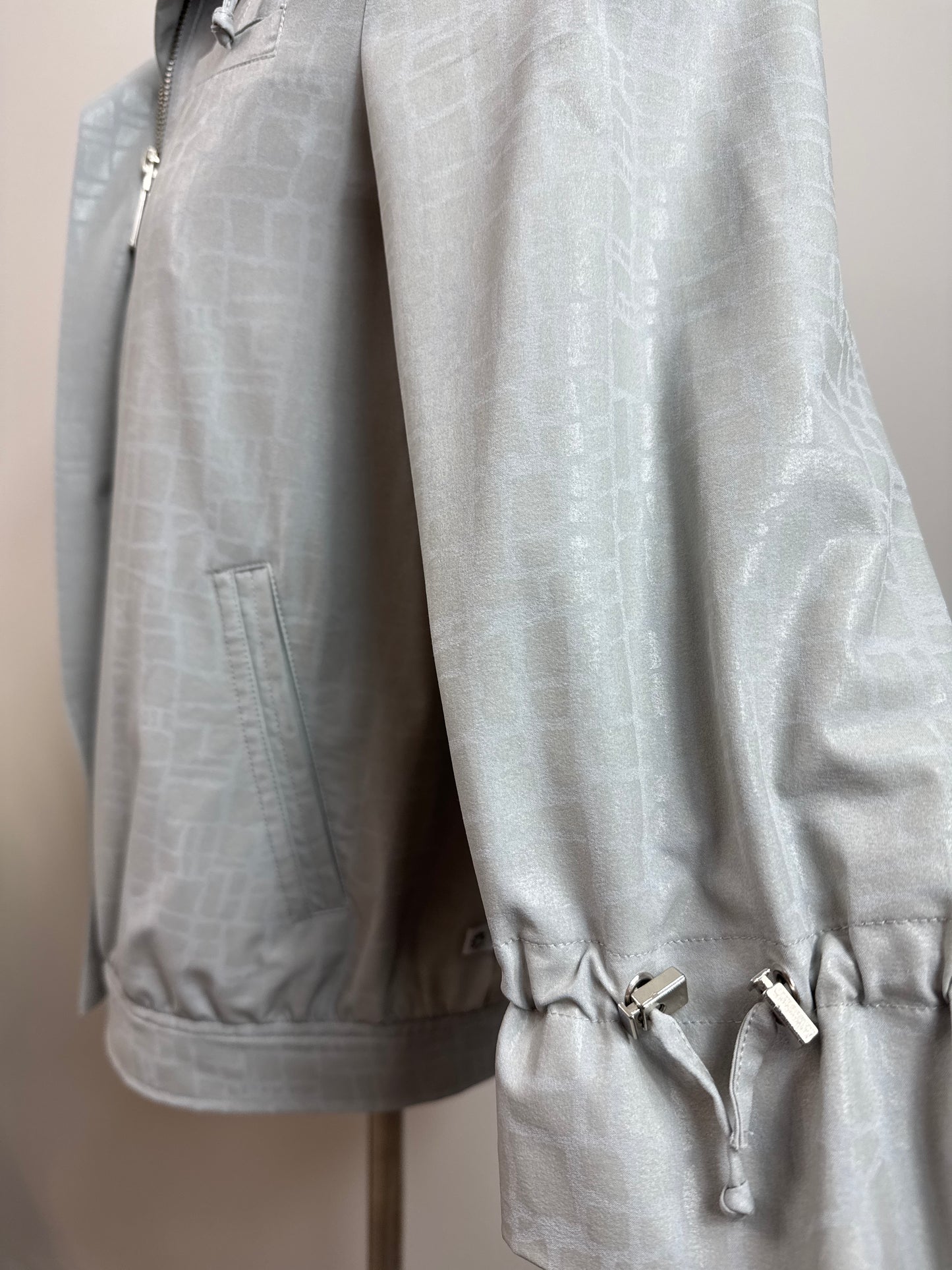 Size 0 Zenergy Zip Up Jacket in Gray Print