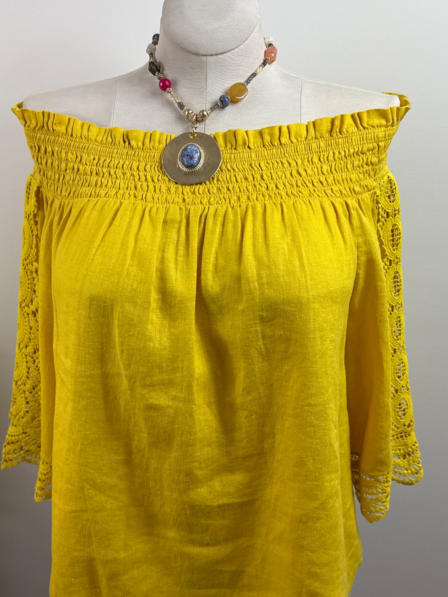 Size 2 NWTs Off-Shoulder Pineapple Yellow Fizz Blouse