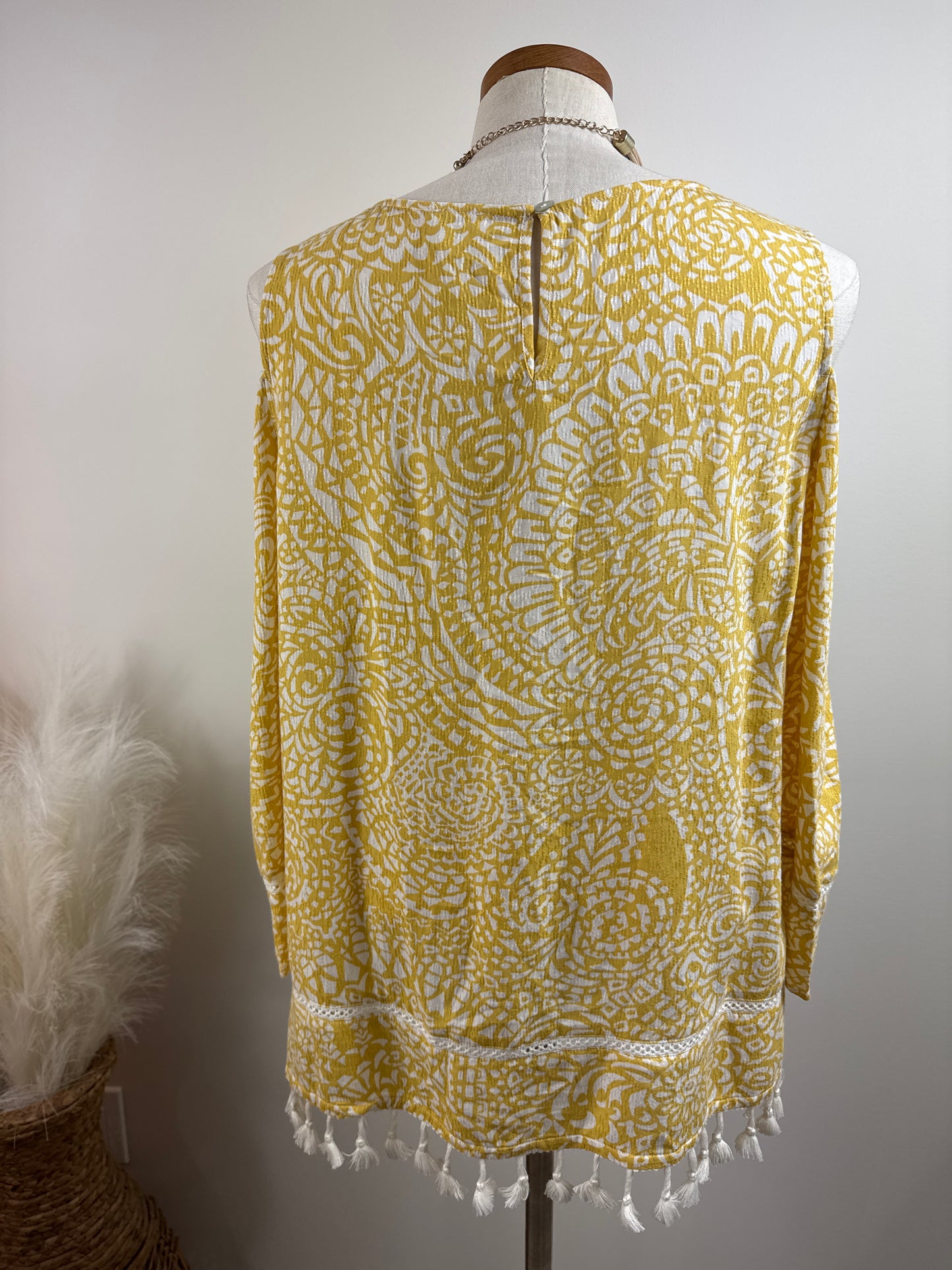 Size 1 Pullover Peek-a-boo Shoulders Top with fringe