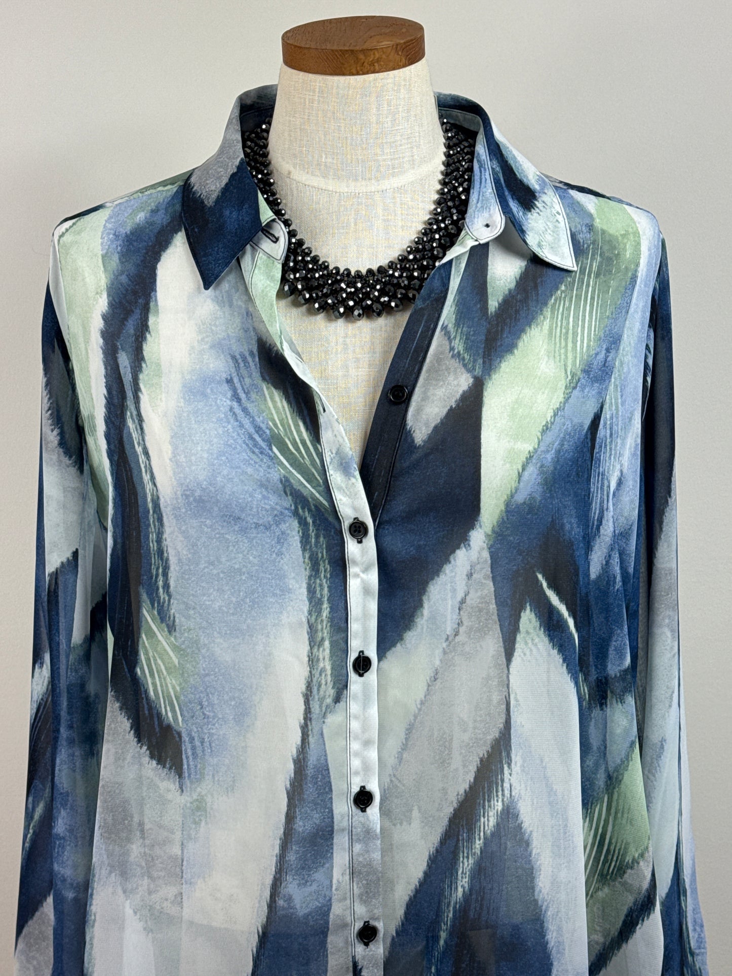 Size 1 100% Polyester button up long blouse