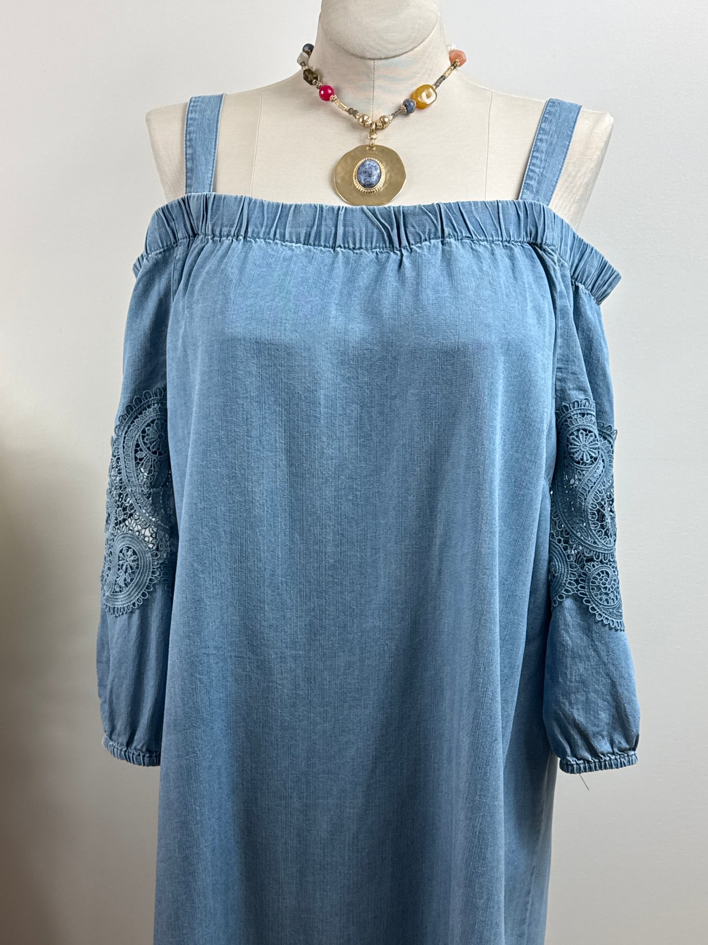 Size 4 NWTs Off Shoulder Denim Embroidery Dress
