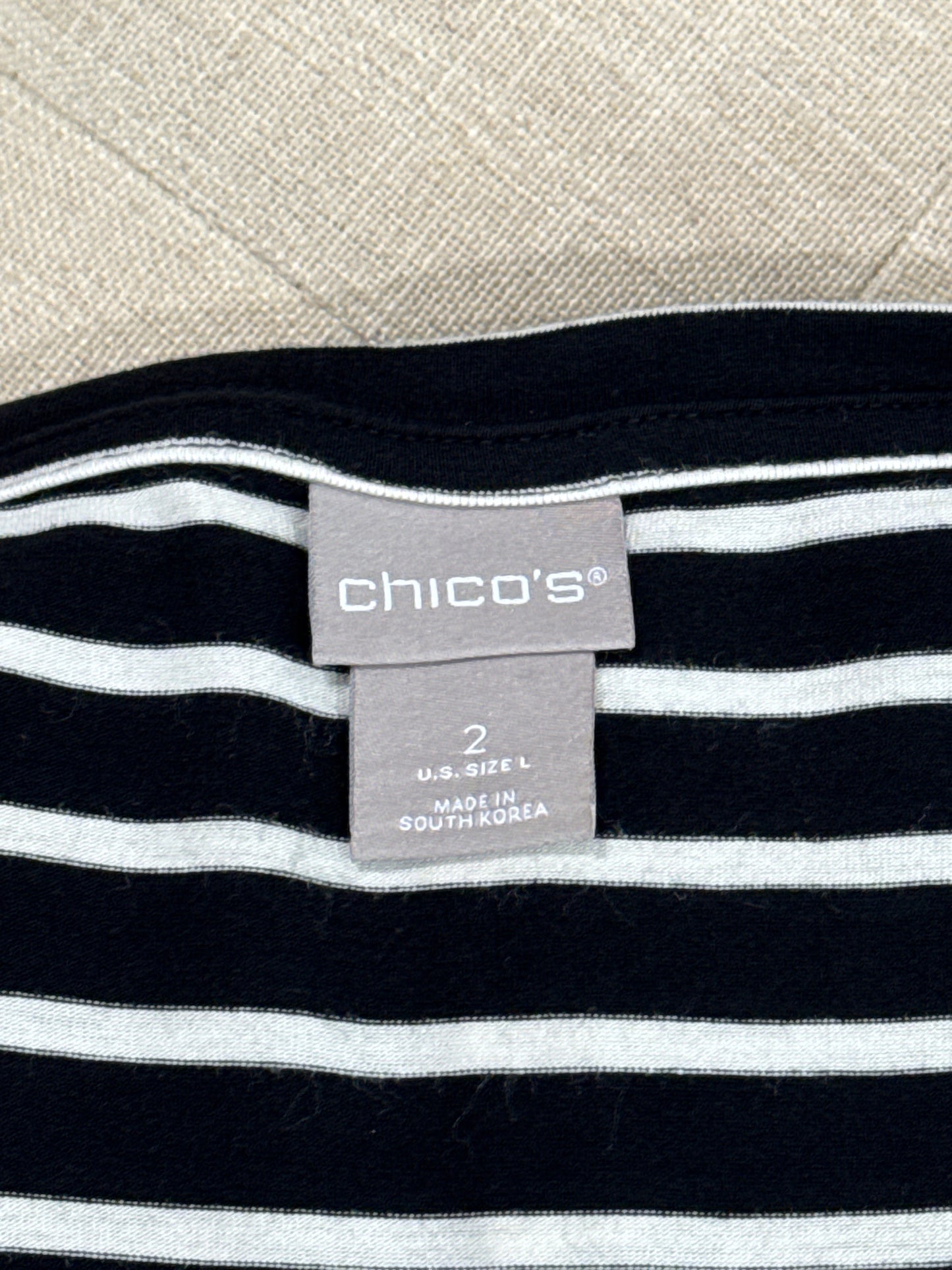 Size 2 3/4 Sleeve pull-over top in Black & White
