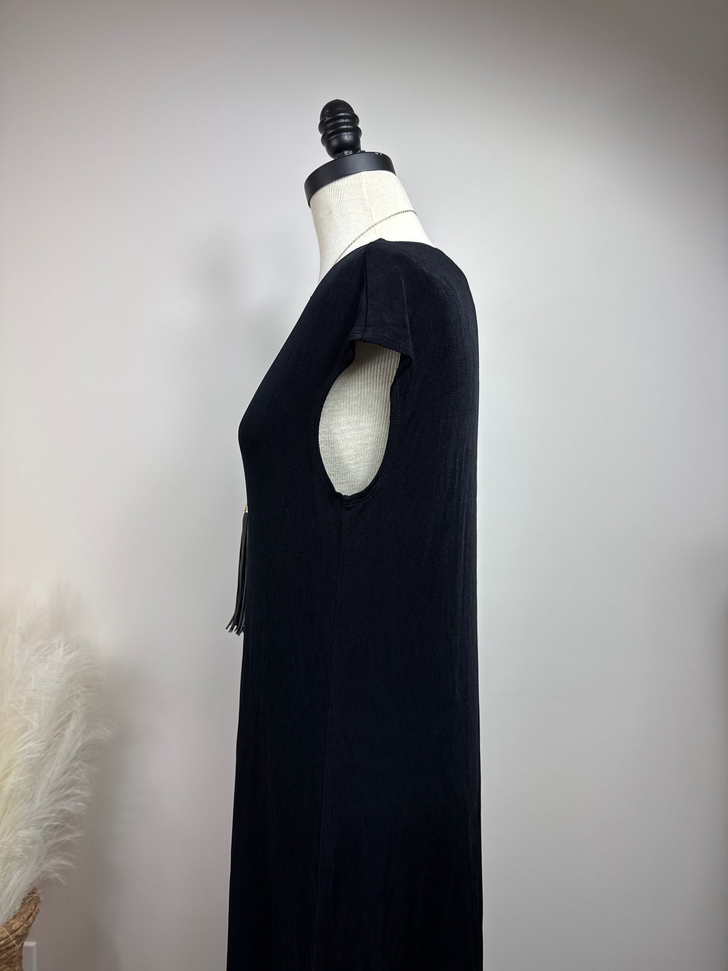 Size 1 Travelers Black Sleeveless Dress