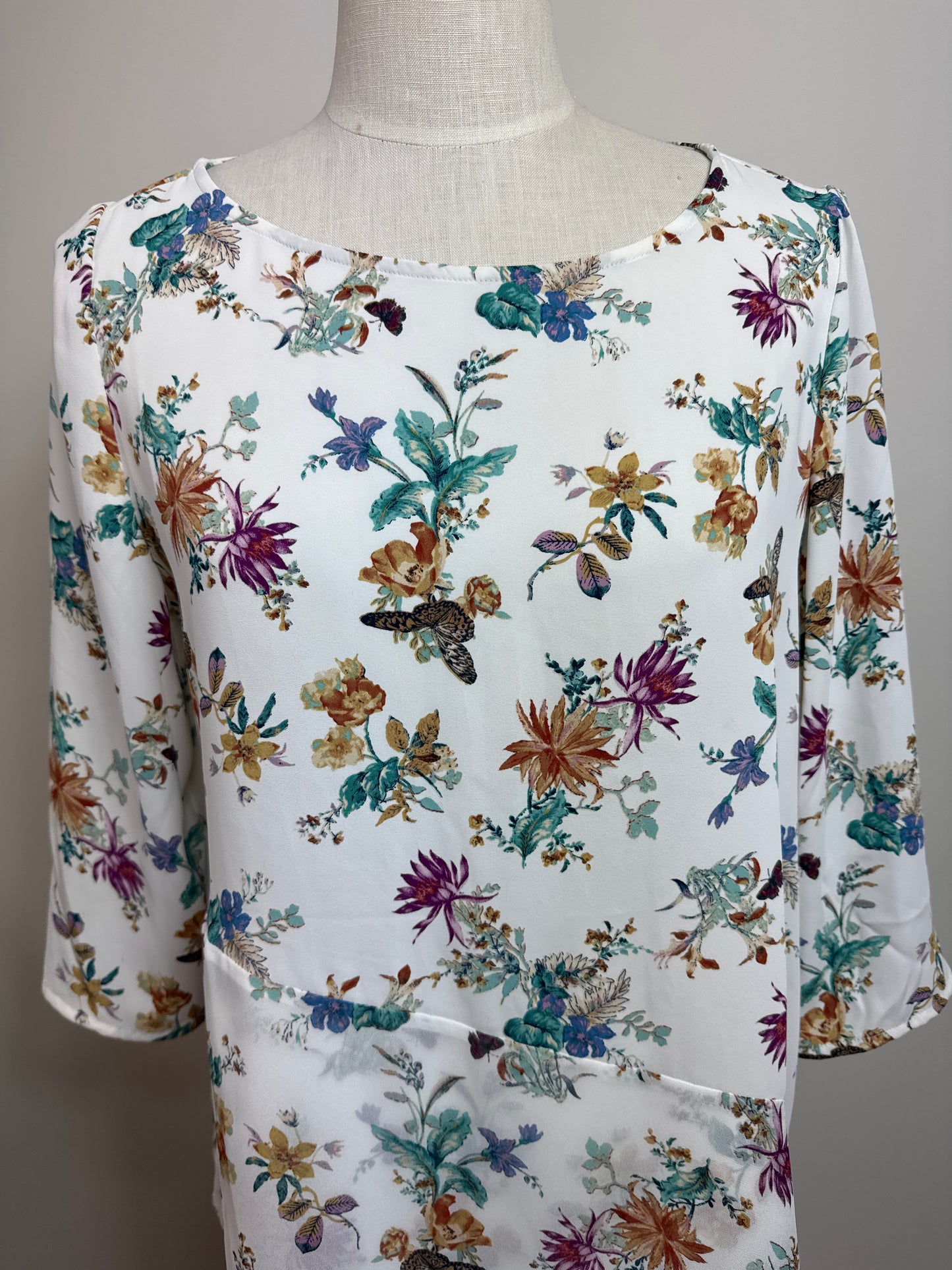 Size 0 Asymmetrical Floral blouse